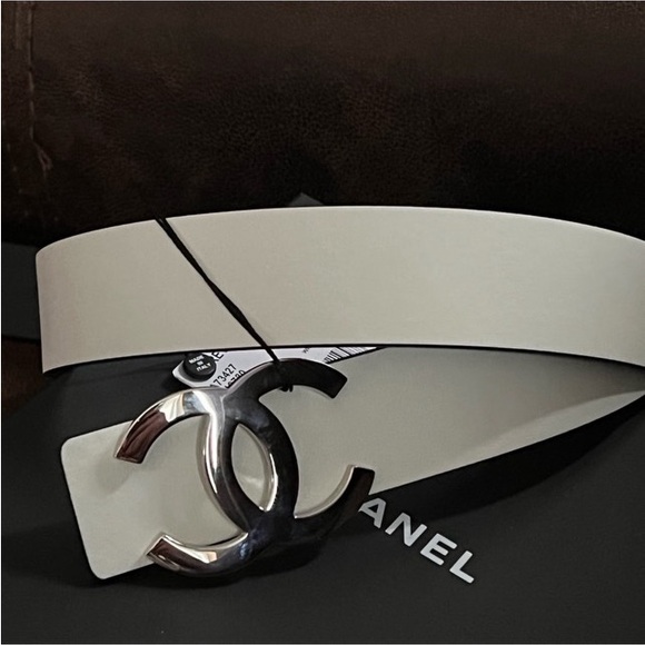 CHANEL NEW CC SILVER LOGO REVERSIBLE BLACK AND WHITE LEATHER BELT s 80 - Picture 10 of 12